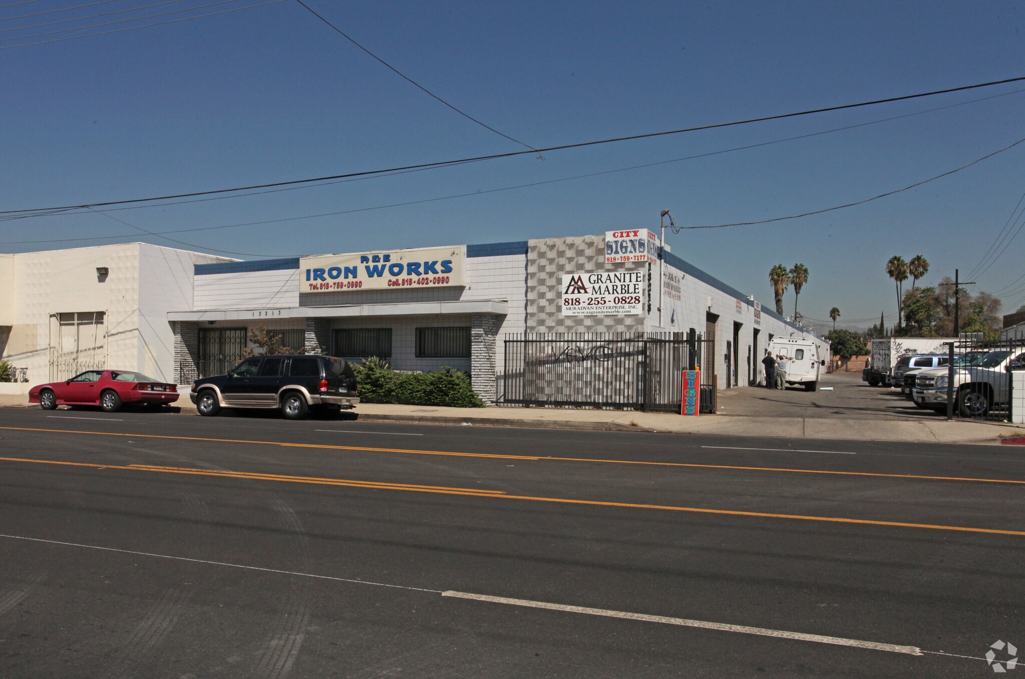 13213 Saticoy St, North Hollywood, CA à louer Photo principale– Image 1 sur 6