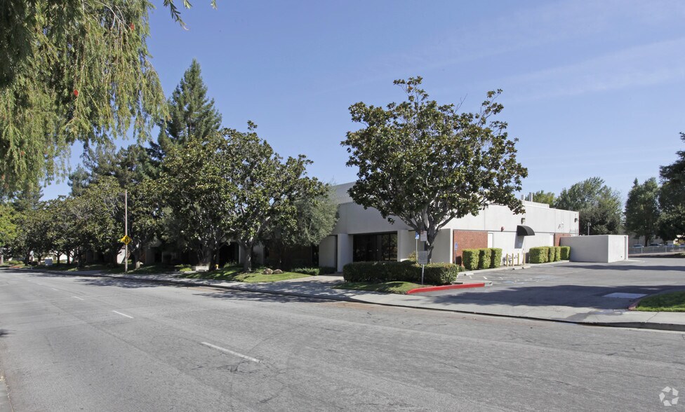 420-430 Oakmead Pky, Sunnyvale, CA à louer - Photo de l’immeuble – Image 2 sur 19