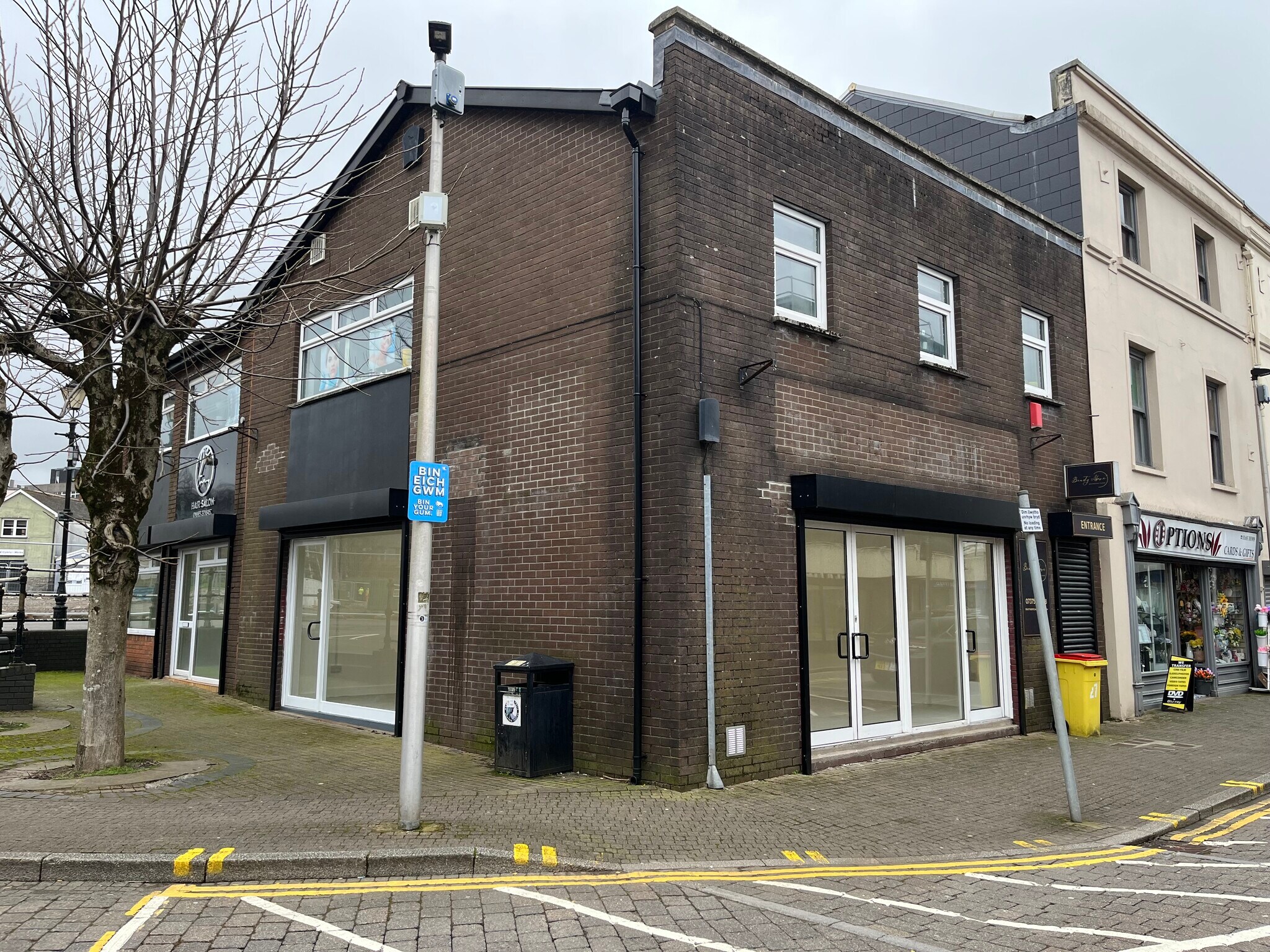 27-27a Victoria St, Merthyr Tydfil à louer Photo principale– Image 1 sur 18