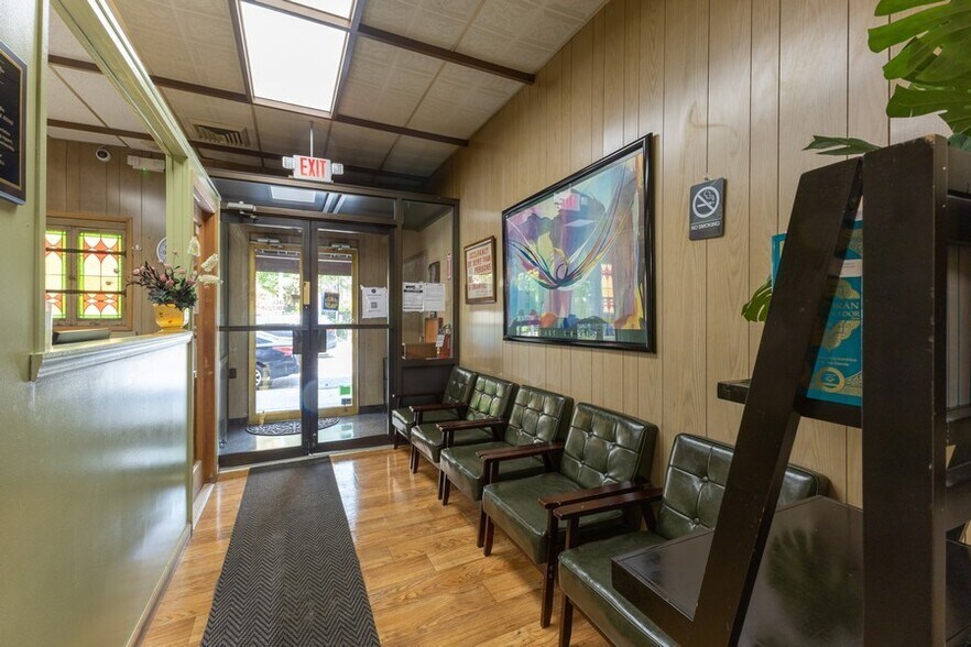 5834-5836 Catalpa Ave, Ridgewood, NY à vendre - Photo de l’immeuble – Image 2 sur 26