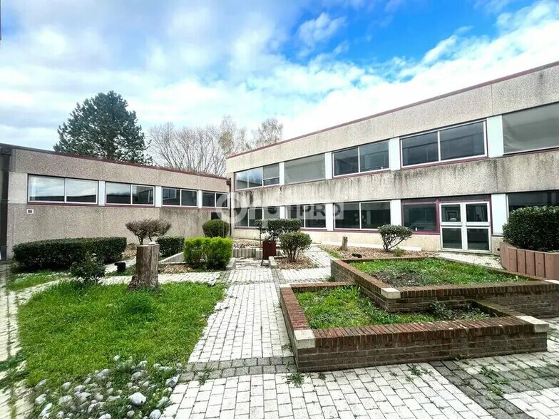 Bureau dans Saint-Quentin à vendre - Photo de l’immeuble – Image 1 sur 2