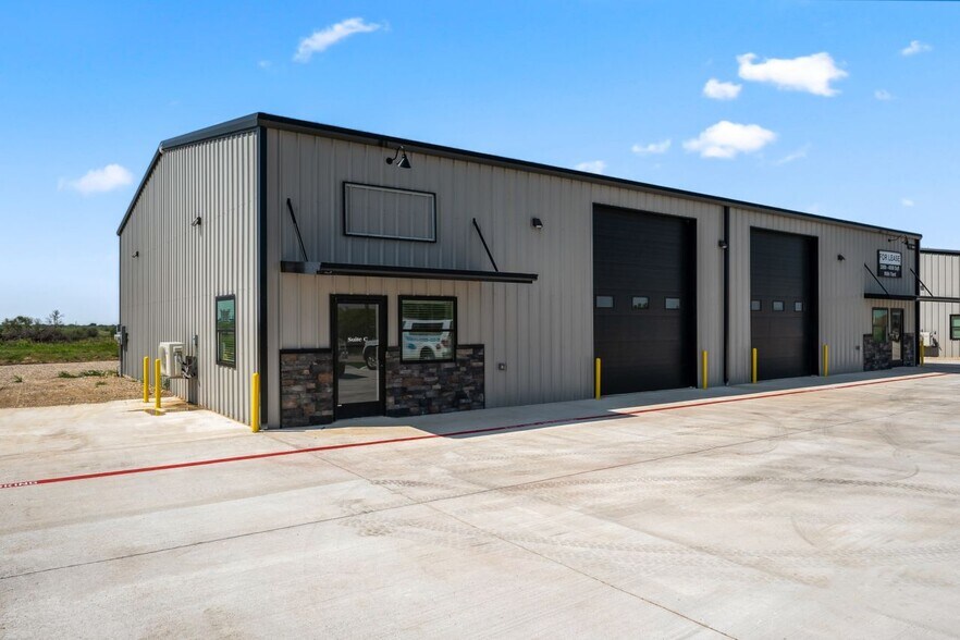 2036 Seaborn Road Building 3 Suite A, Ponder, TX à louer - Photo de l’immeuble – Image 3 sur 14