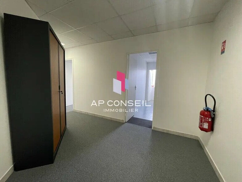 Bureau dans Les Loges-en-Josas à louer - Photo de l’immeuble – Image 3 sur 3