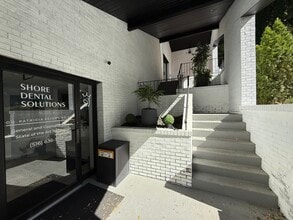 76 E Main St, Huntington, NY à louer Photo intérieure– Image 2 sur 16