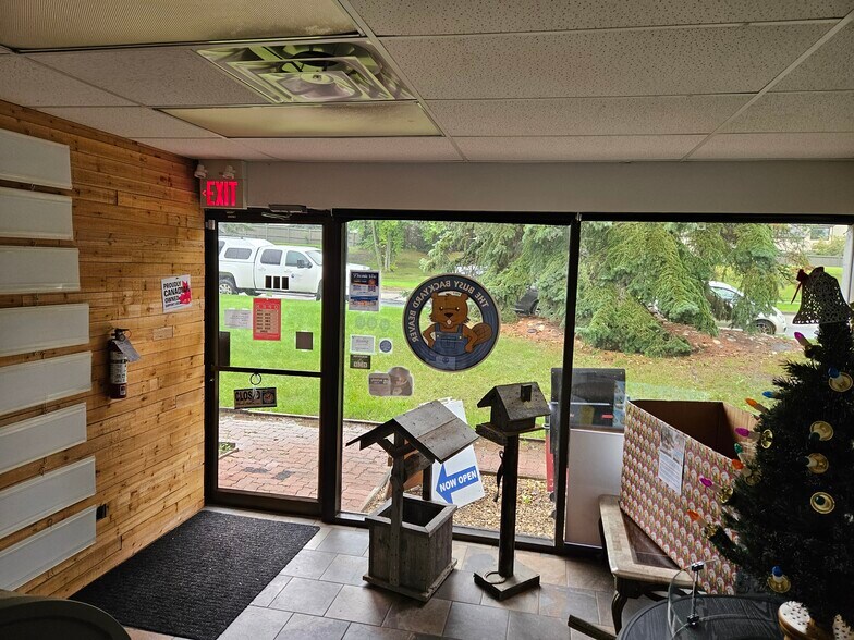 174 Sioux Rd, Sherwood Park, AB à louer - Photo de l’immeuble – Image 2 sur 9