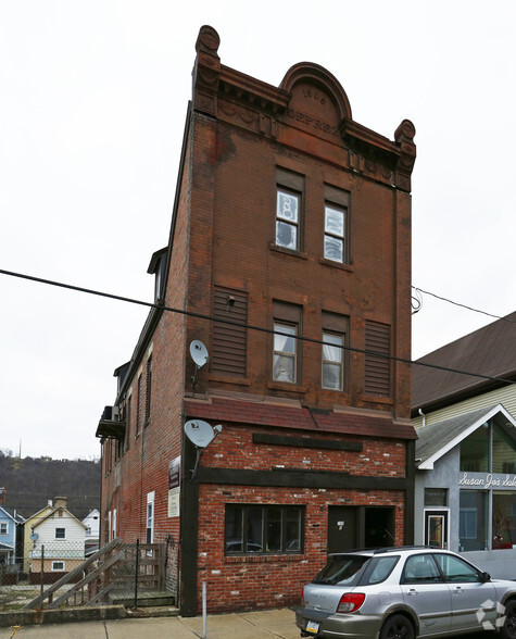 708 Fallowfield Ave, Charleroi, PA à vendre - Photo principale – Image 2 sur 5