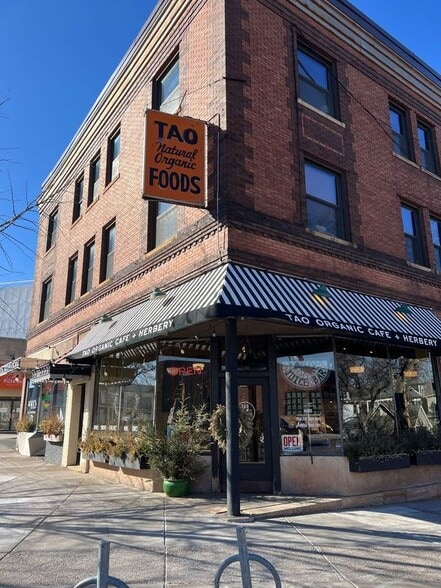 2200-2204 Hennepin Ave, Minneapolis, MN à vendre - Photo de l’immeuble – Image 1 sur 3