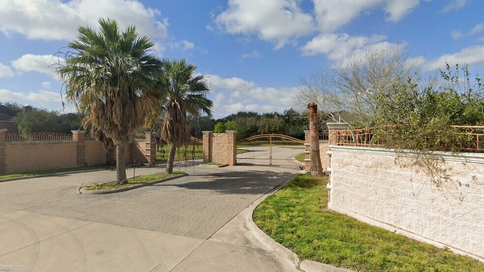 200 Tulip Ave, McAllen, TX à vendre - Photo de l’immeuble – Image 2 sur 4
