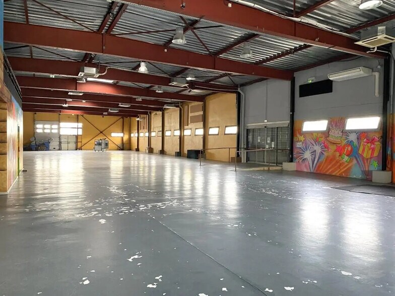Local d’activités dans Toulouse à louer - Photo de l’immeuble – Image 2 sur 7