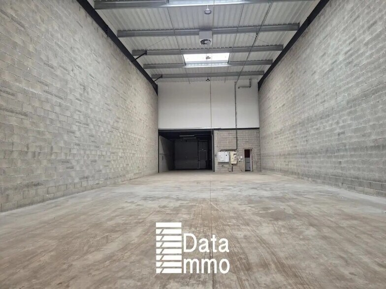 Industriel/Logistique dans Bussy-Saint-Georges à louer - Photo de l’immeuble – Image 1 sur 8