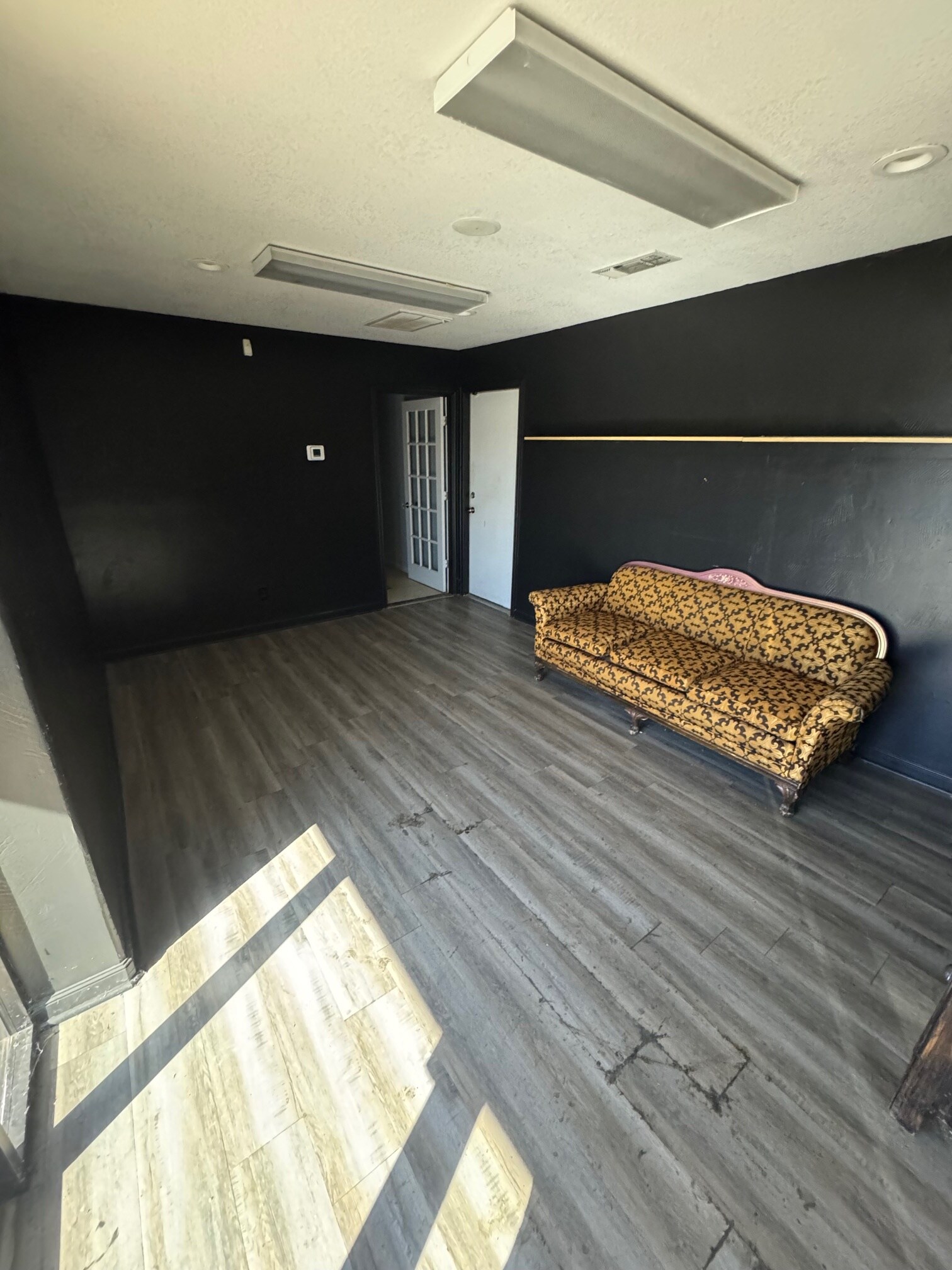 915 N Nolan River Rd, Cleburne, TX à louer Photo intérieure– Image 1 sur 19