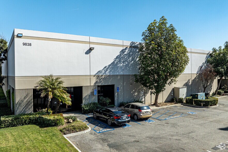9838 Geary Ave, Santa Fe Springs, CA à louer - Photo principale – Image 1 sur 6