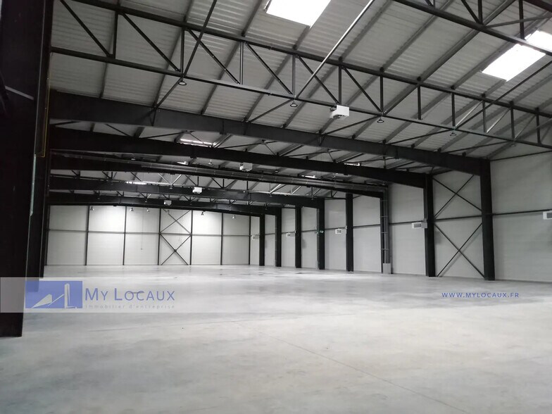Industriel/Logistique dans Stains à vendre - Photo de l’immeuble – Image 1 sur 6