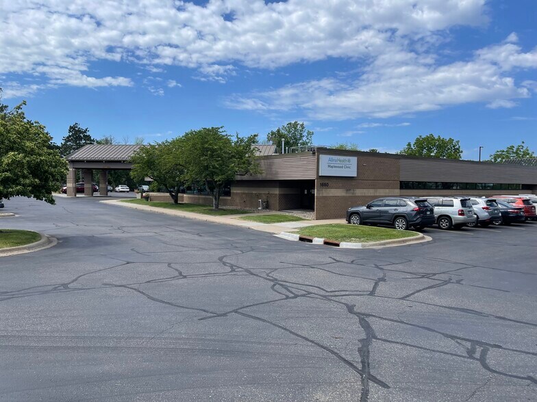 1850 Beam Ave E, Maplewood, MN à vendre - Photo de l’immeuble – Image 2 sur 6