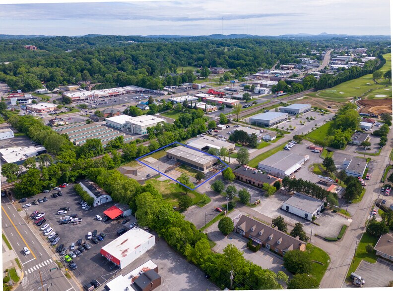 5911 Echo Dr, Knoxville, TN à louer - Photo de l’immeuble – Image 2 sur 21