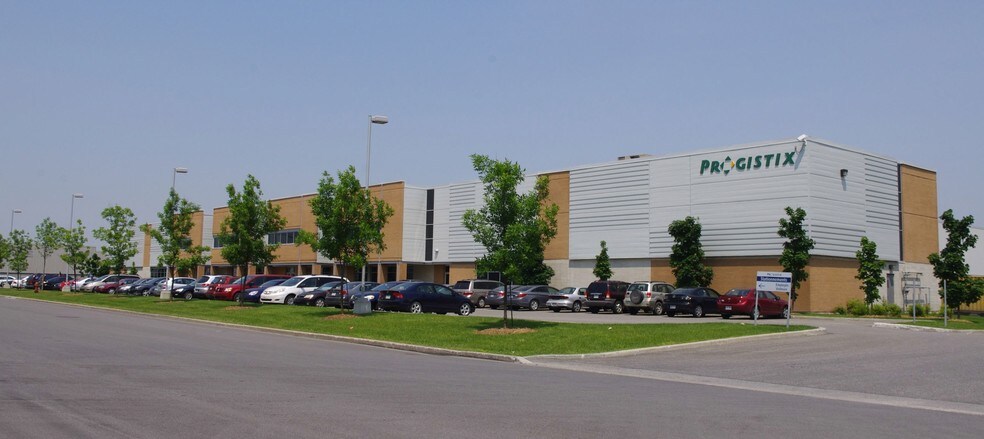 5850-5880 Rue Maurice-Cullen, Laval, QC à louer - Photo de l’immeuble – Image 2 sur 12