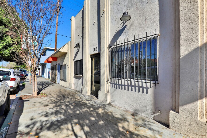 1862 Santa Fe Ave, Long Beach, CA à louer - Photo principale – Image 1 sur 25