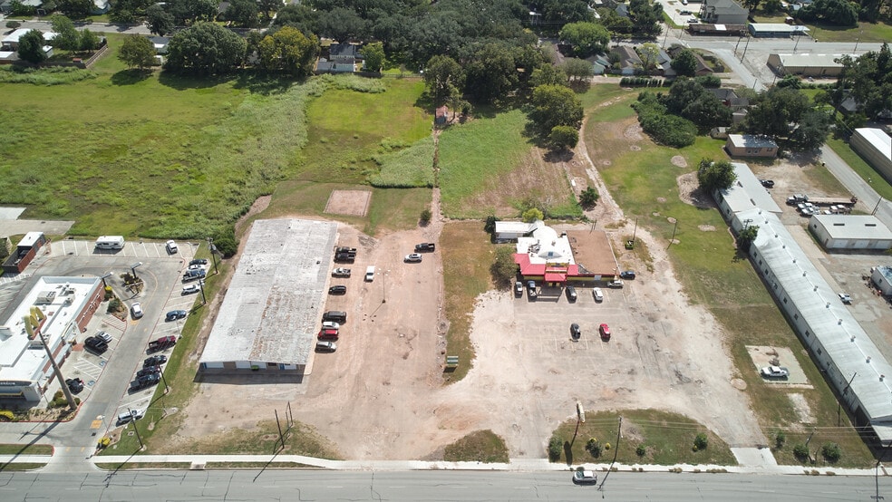 1302 N Richmond Rd, Wharton, TX à vendre - Photo principale – Image 1 sur 2