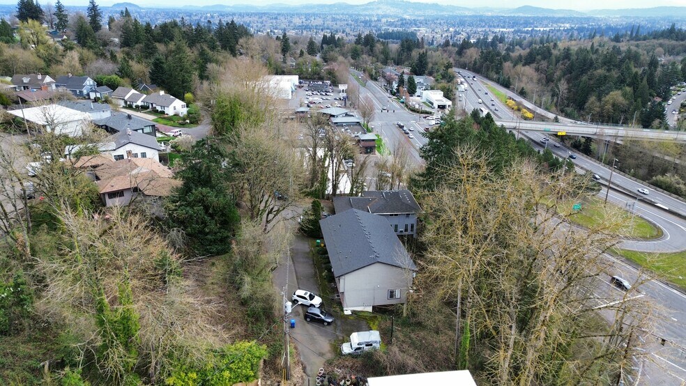 946 SW Caldew Dr, Portland, OR à vendre - Photo de l’immeuble – Image 3 sur 10