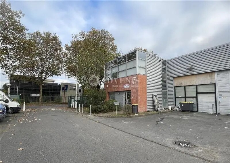 Local d’activités dans Gonesse à louer - Photo de l’immeuble – Image 2 sur 5