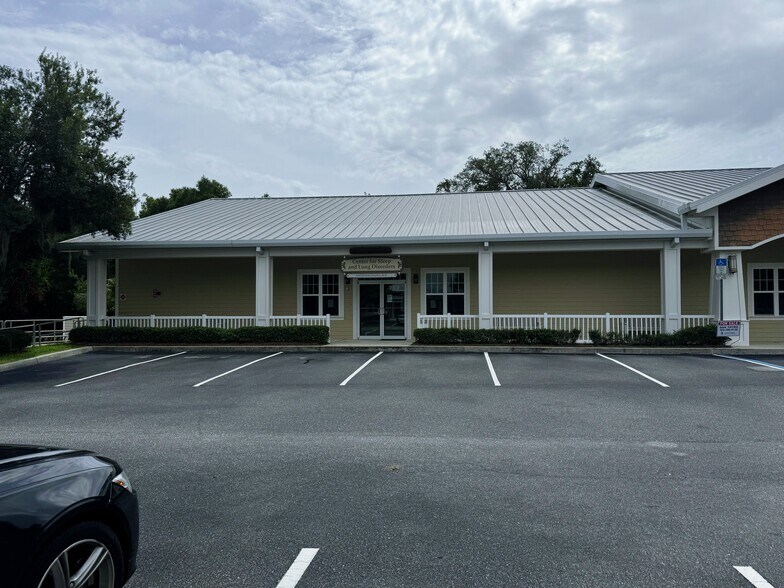 753 County Road 466 rd, Lady Lake, FL à vendre - Photo principale – Image 1 sur 11