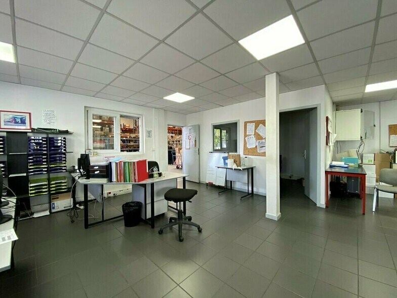6-12 Rue Fulgencio Gimenez, Vaulx-en-Velin à louer - Photo intérieure – Image 3 sur 10