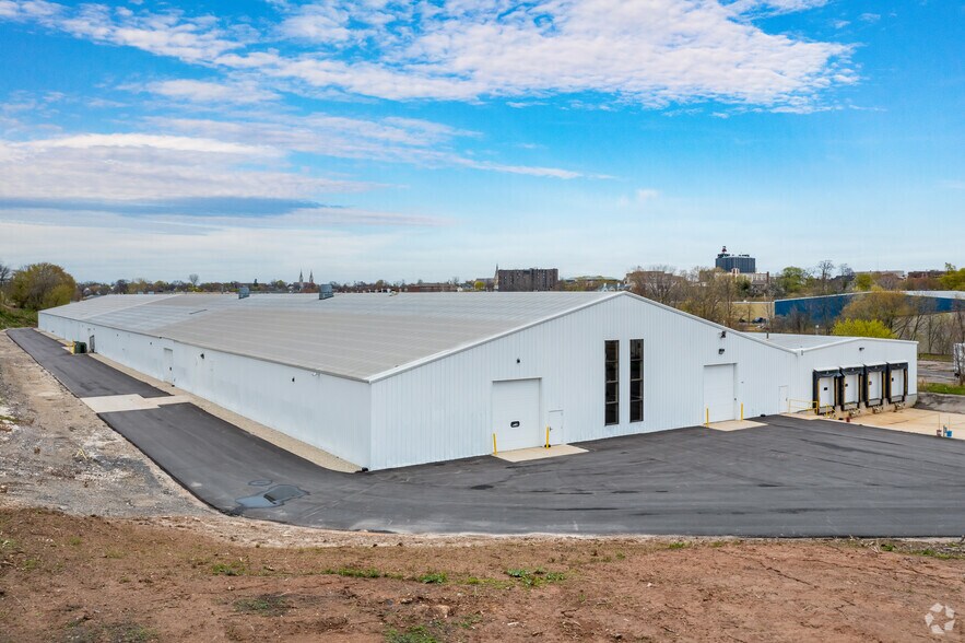 1213 Pennsylvania Ave, Sheboygan, WI à louer - Photo de l’immeuble – Image 2 sur 7