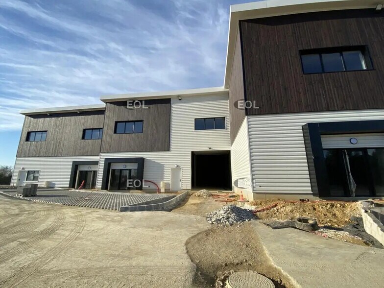 Local d'activités dans Ollainville à vendre - Photo de l’immeuble – Image 1 sur 3