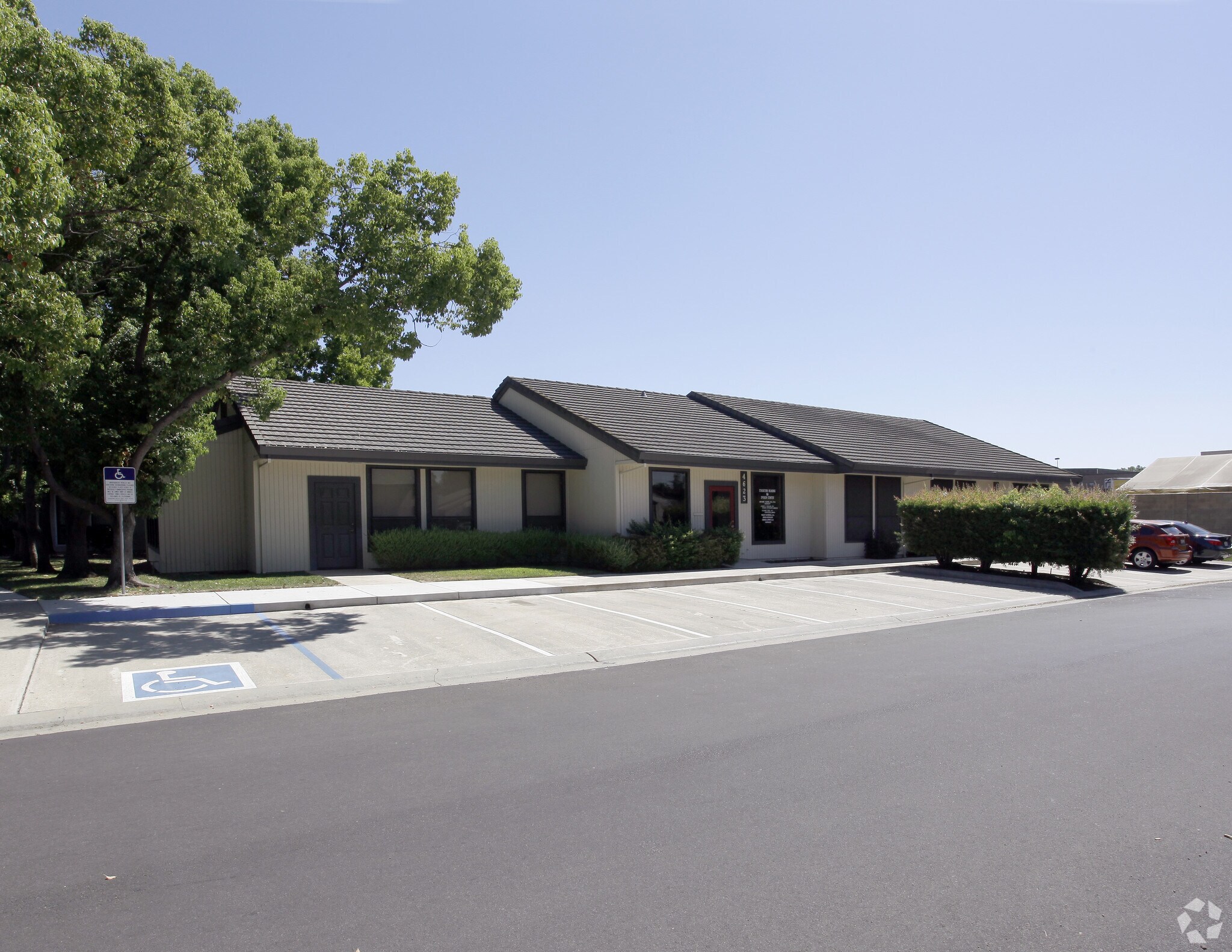 4623 Quail Lakes Dr, Stockton, CA à louer Photo principale– Image 1 sur 10