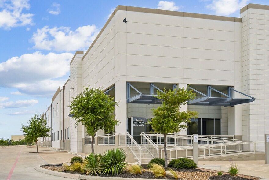 17745 Lookout Rd, Schertz, TX à louer - Photo de l’immeuble – Image 3 sur 26