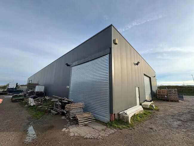 Plus de détails pour Local d'activités à louer