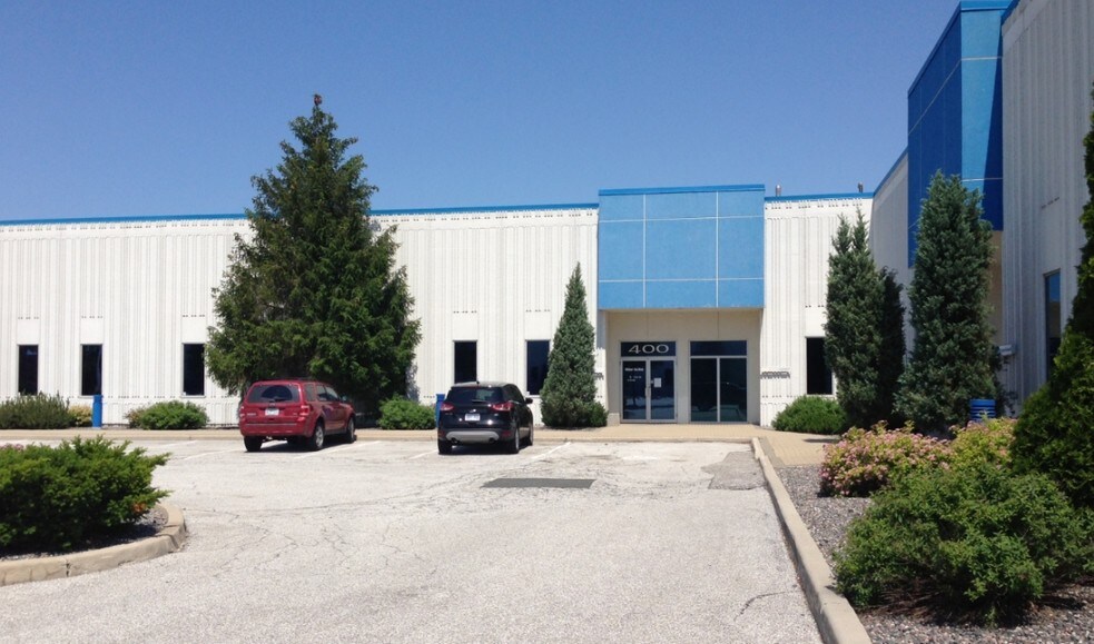 4525 Rhodes Dr, Windsor, ON à louer - Photo de l’immeuble – Image 1 sur 3