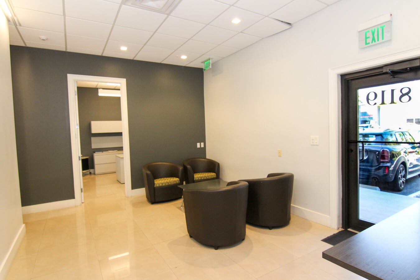 8111-8119 NW 33rd St, Miami, FL 33122 - Lot 8119 - - Photo intérieure - Image 2 of 18