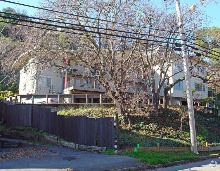 129 Woodland Ave, San Rafael, CA à vendre - Photo de l’immeuble – Image 3 sur 5