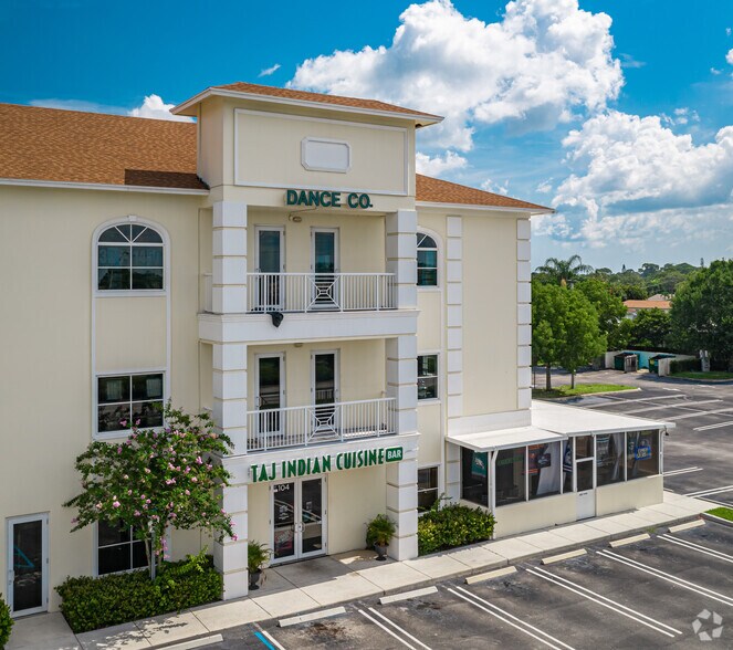 529 NW Prima Vista Blvd, Port Saint Lucie, FL à louer - Photo de l’immeuble – Image 2 sur 7