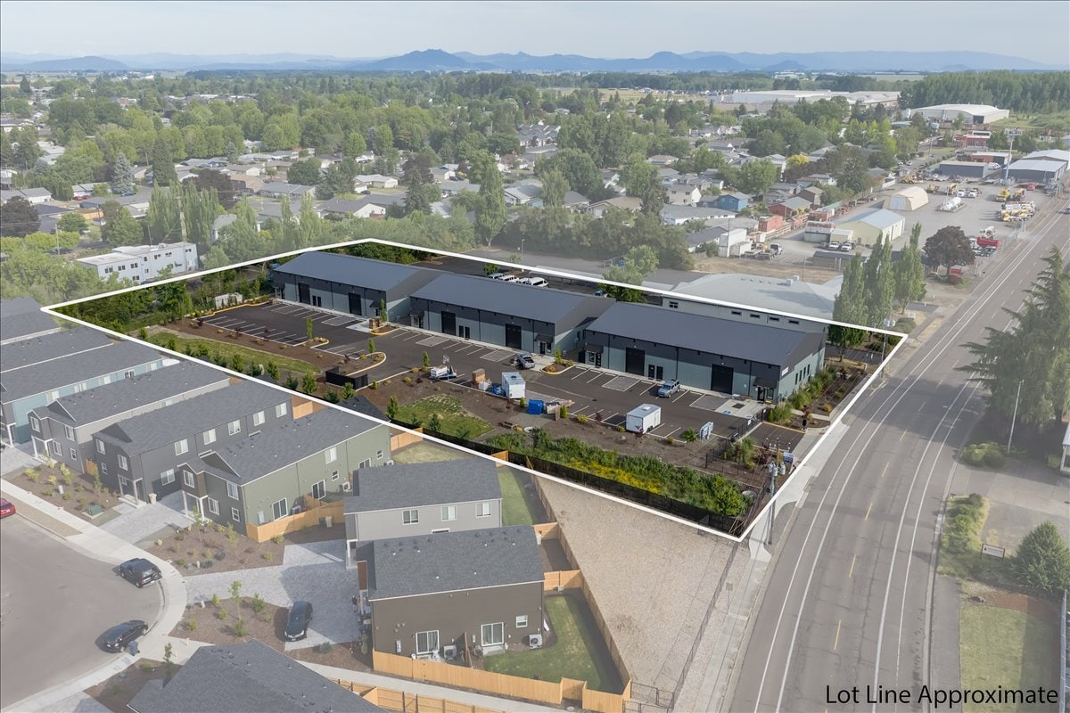 2989 Ferry St SW, Albany, OR à louer Photo principale– Image 1 sur 7