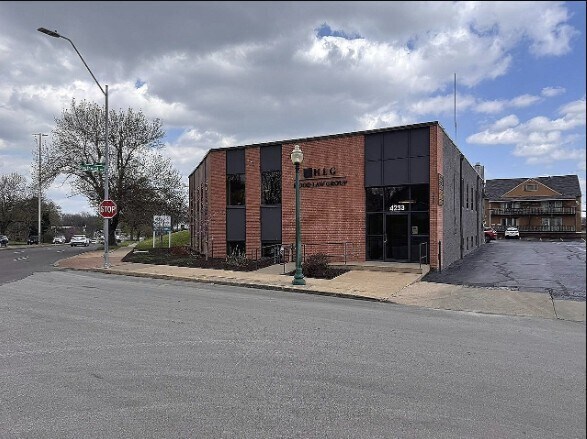4233 Roanoke Rd, Kansas City, MO à louer Photo de l’immeuble– Image 1 sur 16