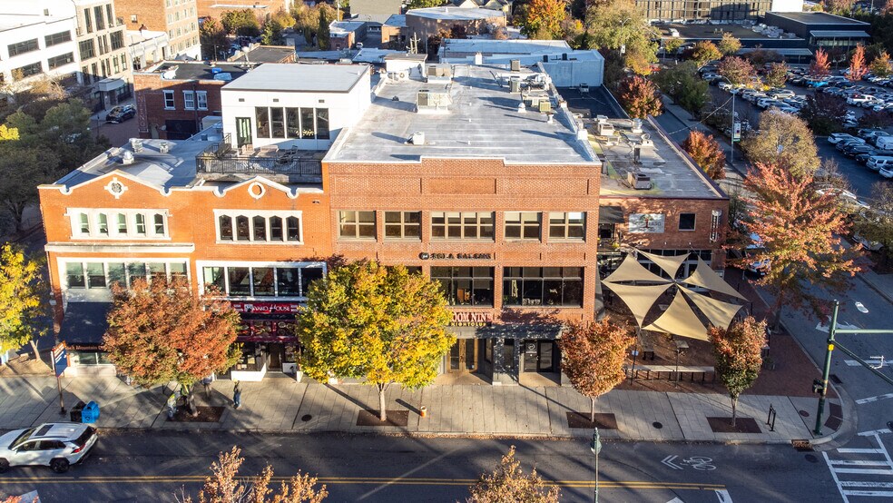 124 College St, Asheville, NC à louer - Photo de l’immeuble – Image 3 sur 17