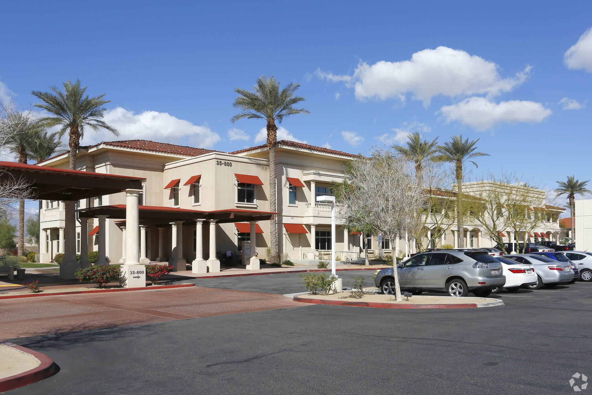 35800 Bob Hope Dr, Rancho Mirage, CA à louer Photo principale– Image 1 sur 8