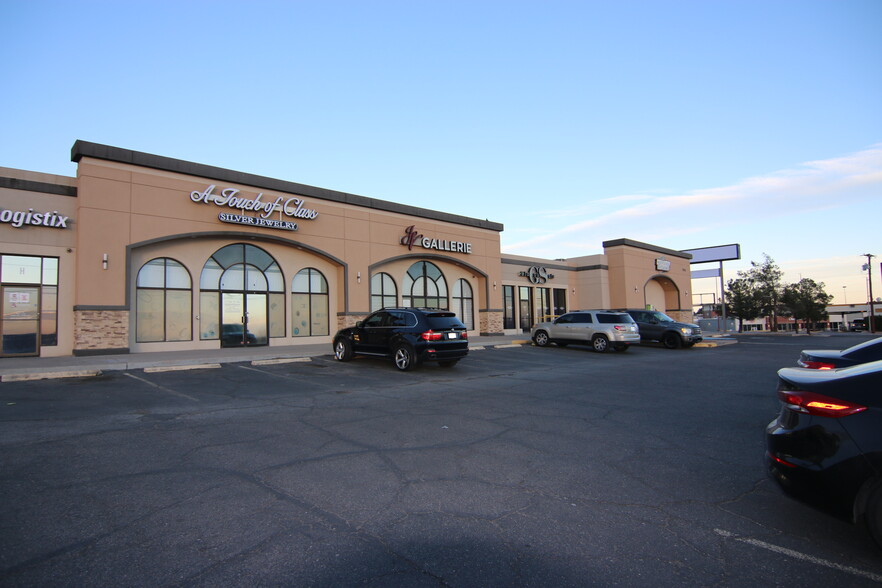 9515 Gateway Blvd W, El Paso, TX à louer - Photo de l’immeuble – Image 3 sur 16
