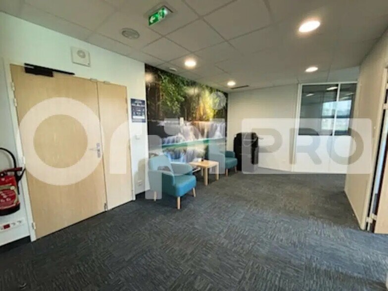 Bureau dans Compiègne à louer - Photo de l’immeuble – Image 3 sur 10