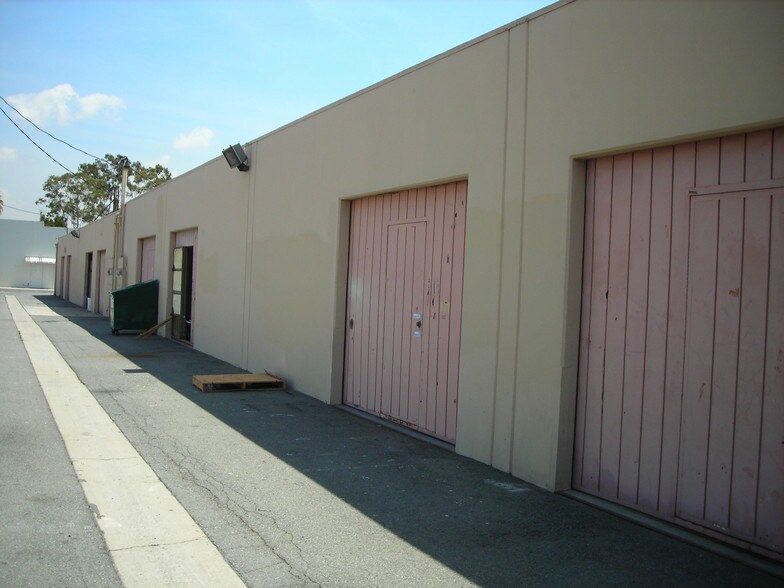 9102 Firestone Blvd, Downey, CA à louer - Photo de l’immeuble – Image 3 sur 5