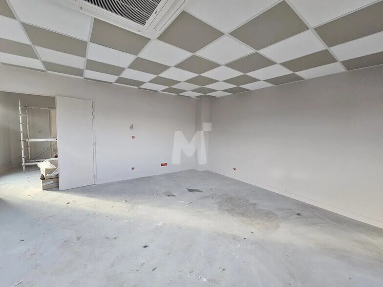 Bureau dans Ormoy à louer - Photo intérieure – Image 3 sur 9