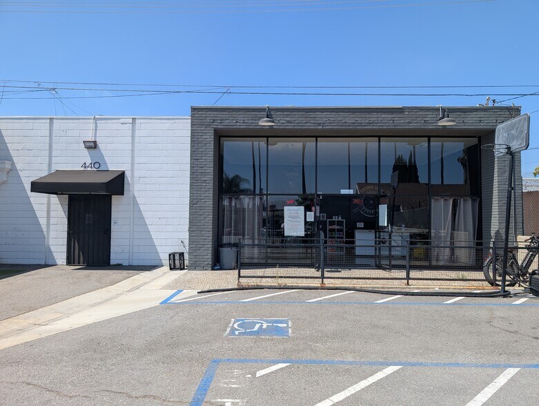 440 E Holt Ave, Pomona, CA à louer - Photo de l’immeuble – Image 2 sur 25