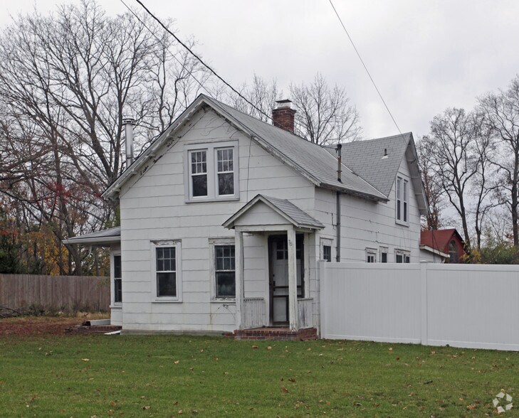 549 N Country Rd, Saint James, NY à vendre - Photo de l’immeuble – Image 2 sur 2