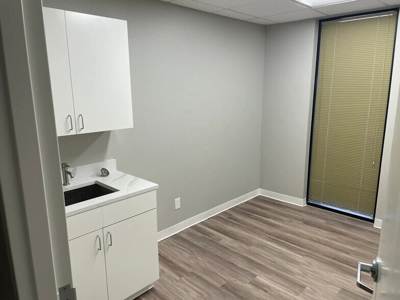13301 N Meridian Ave, Oklahoma City, OK à louer - Photo intérieure – Image 3 sur 7
