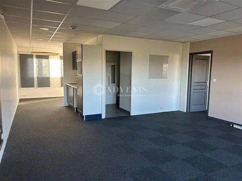 Bureau dans Tours à louer - Photo de l’immeuble – Image 2 sur 7