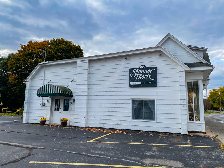 618 Sherrill Rd, Sherrill, NY à vendre - Photo de l’immeuble – Image 3 sur 5