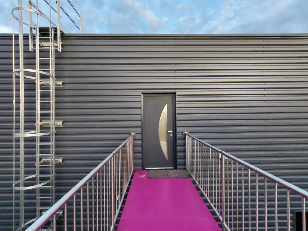 Bureau dans Saint-Bonnet-de-Mure à louer Photo de l’immeuble– Image 1 sur 15