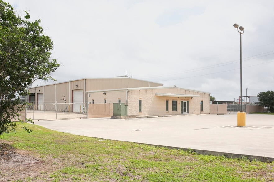 6944 Leopard St, Corpus Christi, TX à vendre - Photo de l’immeuble – Image 2 sur 21
